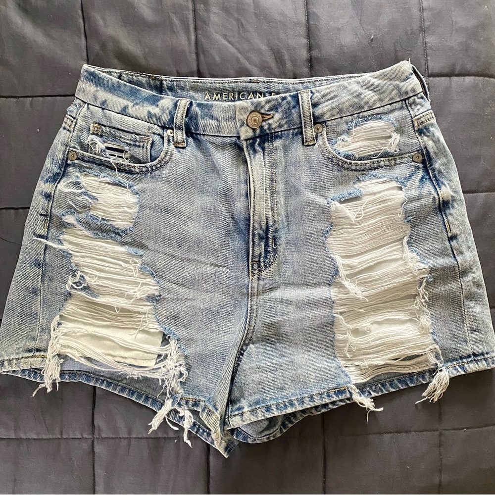 AE High-Waisted Curvy Mom Shorts Size 4 Destroyed Light Wash
